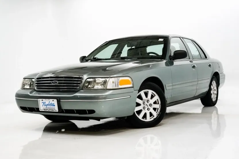 2006 Ford Crown Victoria LX photo 1