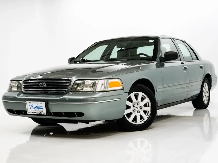 2006 Ford Crown Victoria LX photo 1