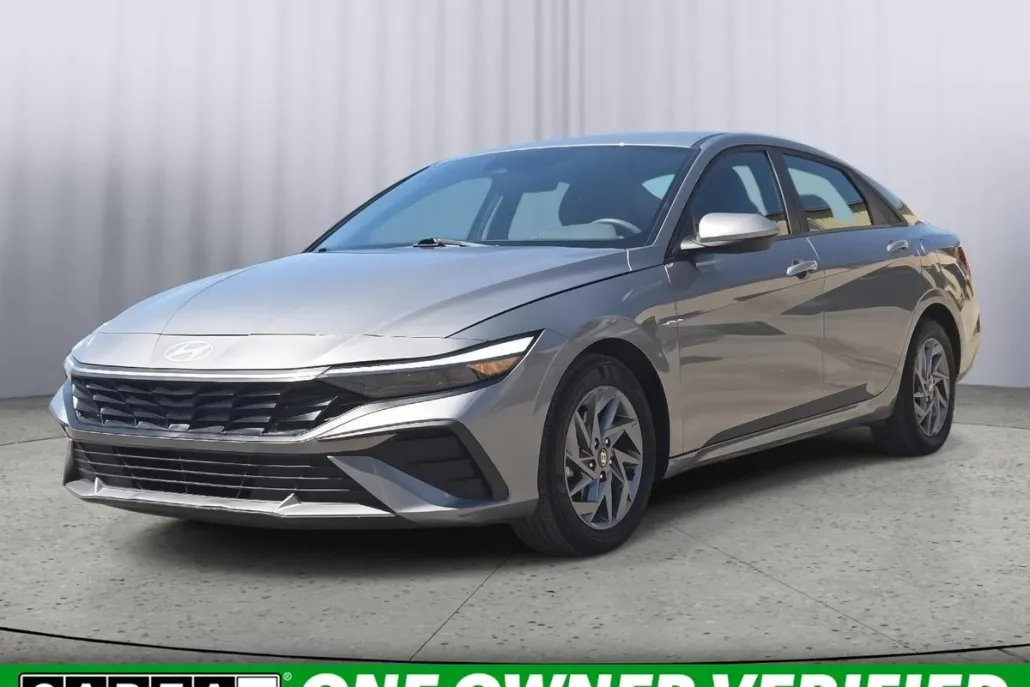 2024 Hyundai Elantra SEL photo 1