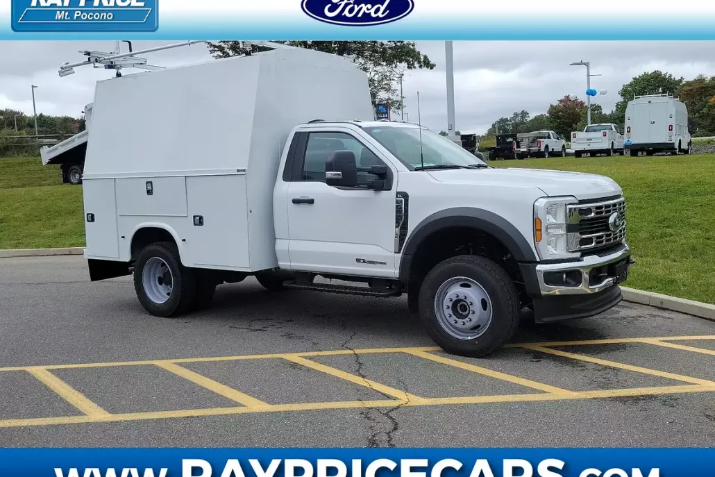 2024 Ford F-600 photo 1