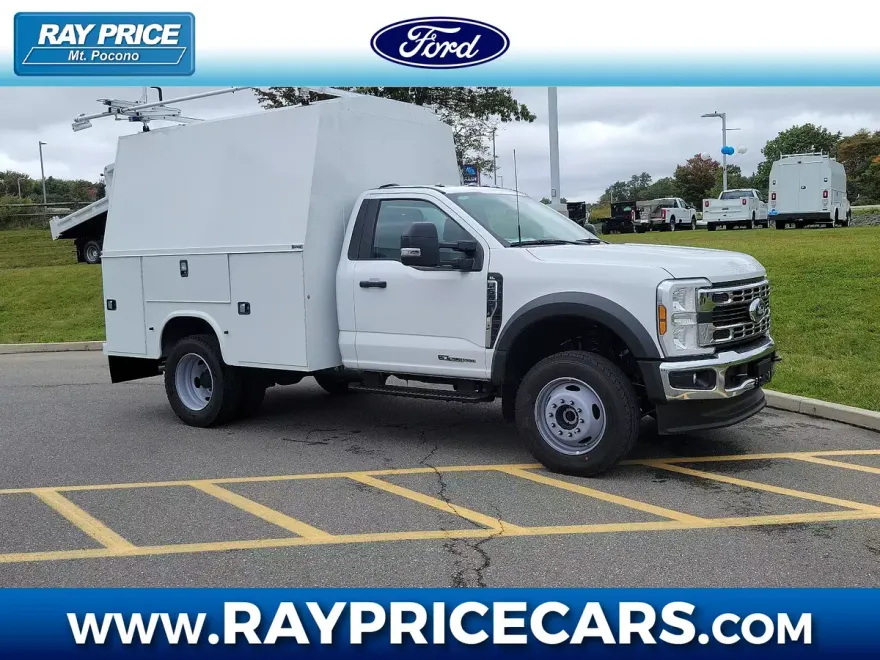 2024 Ford F-600 photo 1