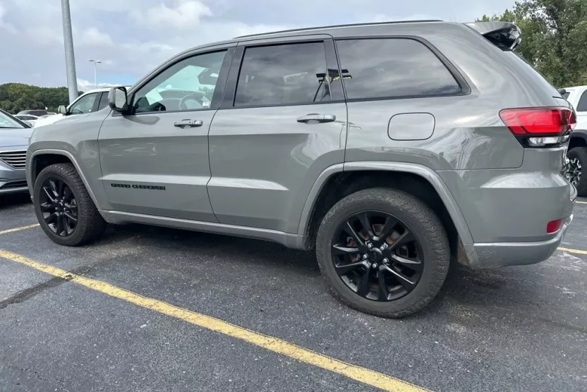 2020 Jeep Grand Cherokee Altitude photo 1