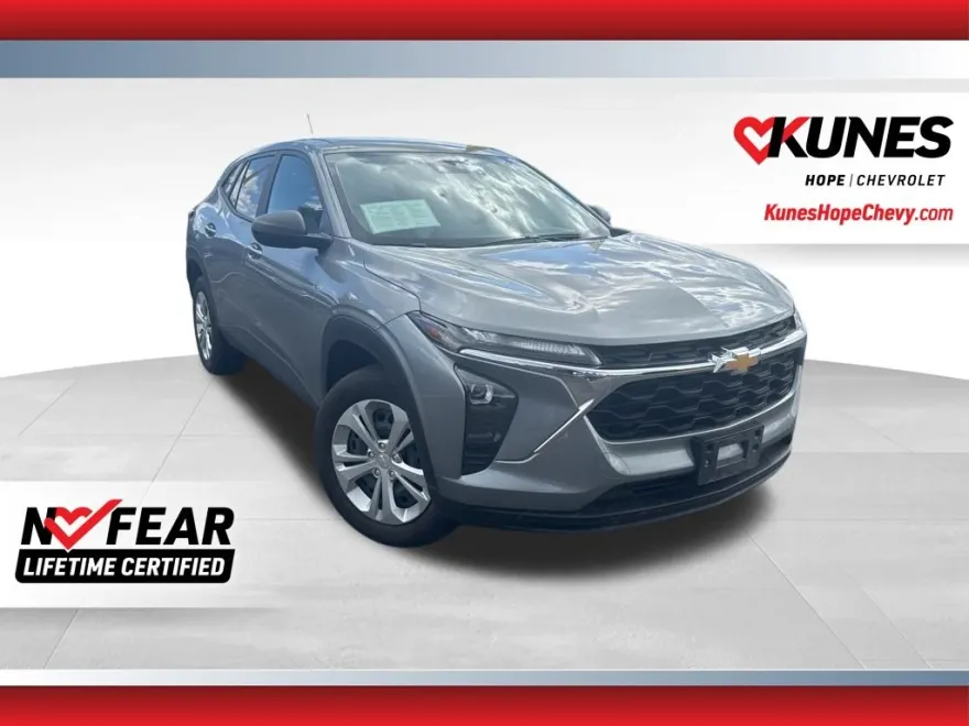 2025 Chevrolet Trax LS photo 1