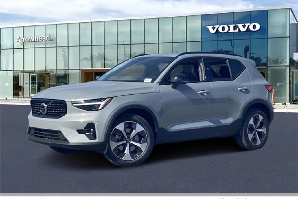 2025 Volvo XC40 Plus photo 1