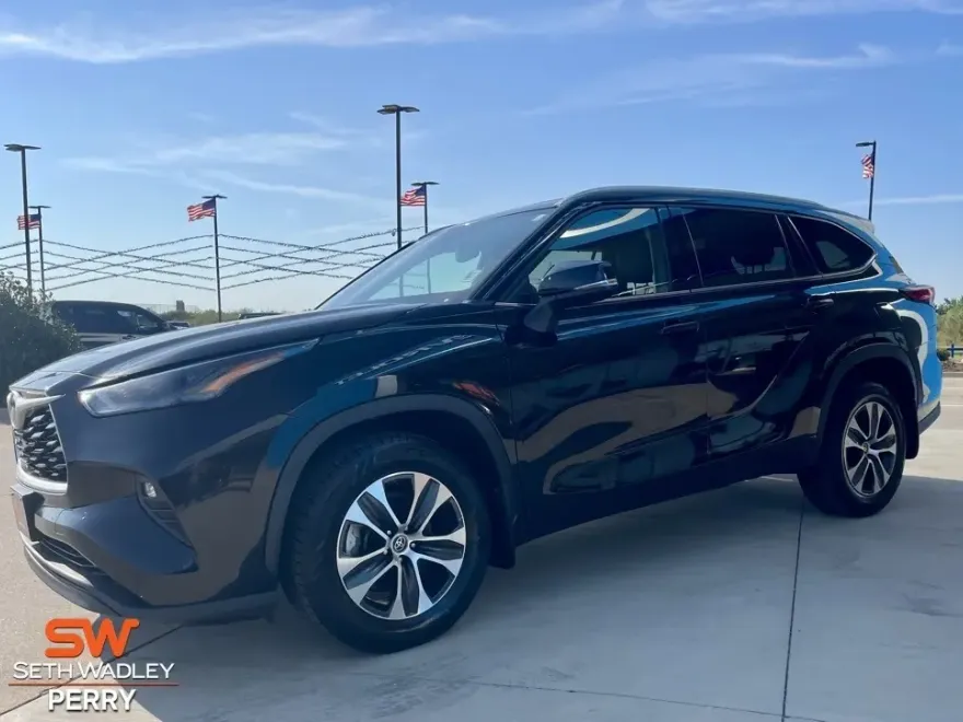 2022 Toyota Highlander XLE photo 1