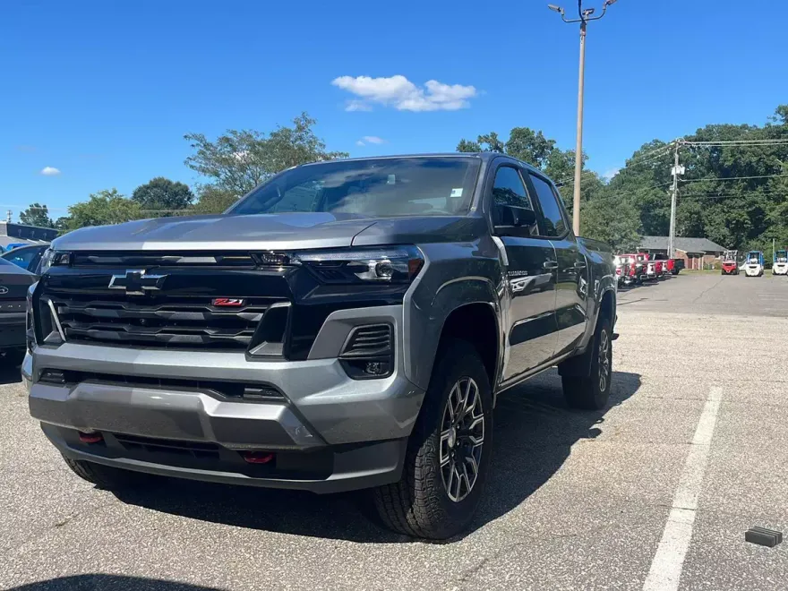 2026 Chevrolet Colorado Z71 photo 1