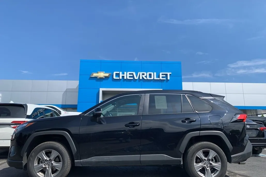 2024 Toyota RAV4 XLE photo 1