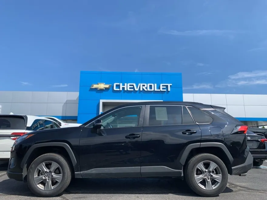 2024 Toyota RAV4 XLE photo 1