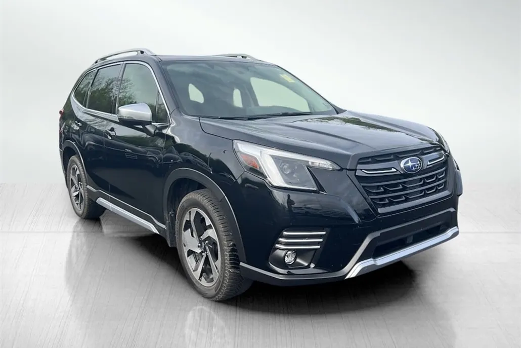 2023 Subaru Forester Touring photo 1