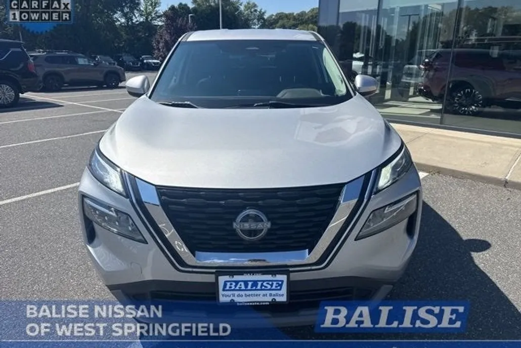 2023 Nissan Rogue SV photo 1