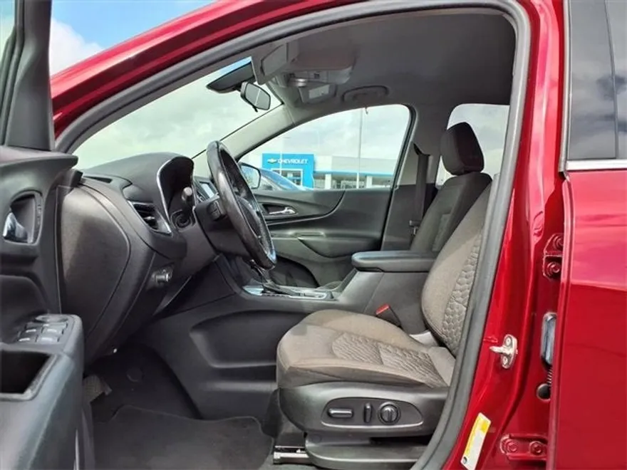 2018 Chevrolet Equinox LT photo 1