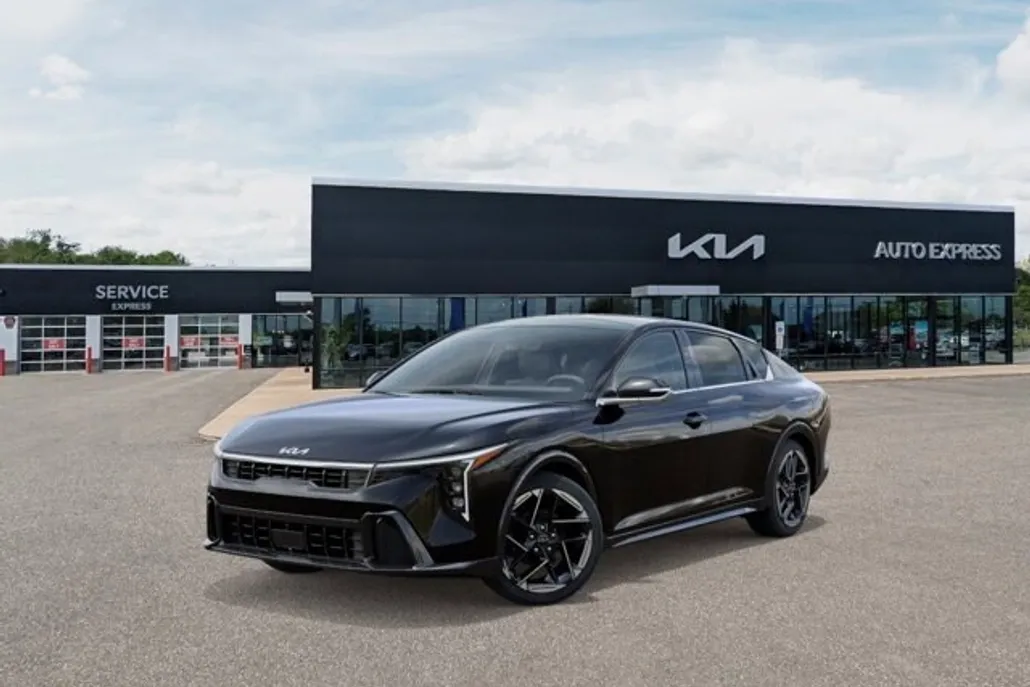 2025 Kia K4 GT-Line photo 1