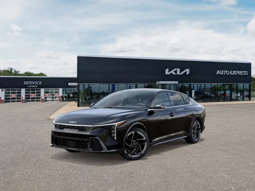 2025 Kia K4 GT-Line photo 1