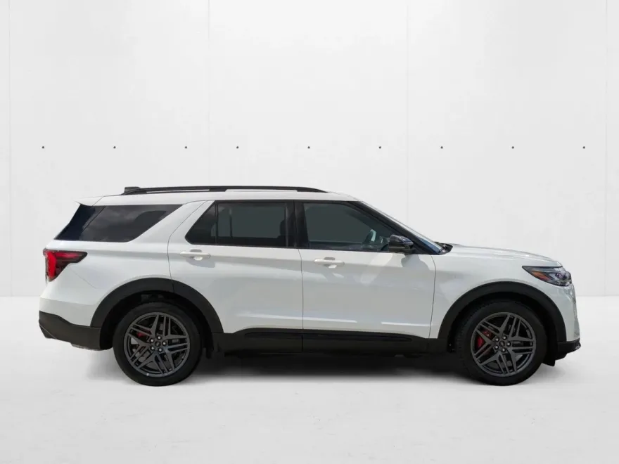 2025 Ford Explorer ST photo 1