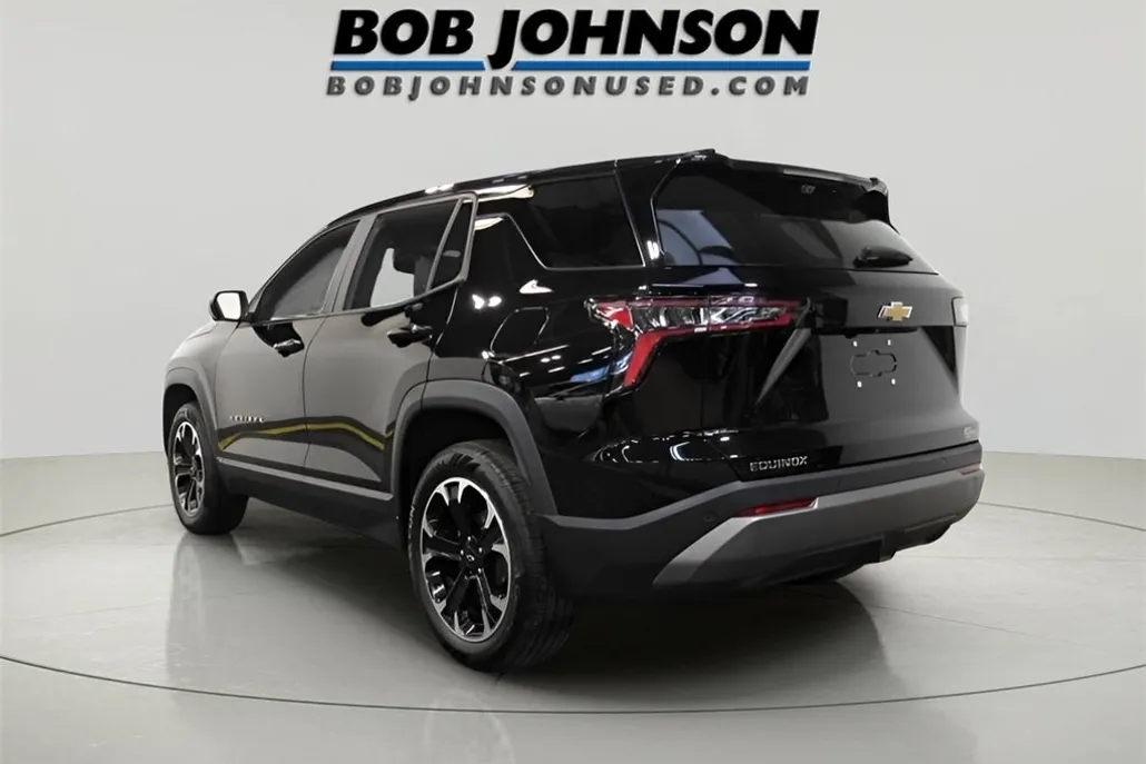 2025 Chevrolet Equinox LT photo 1