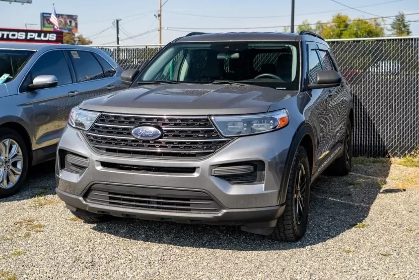 2021 Ford Explorer XLT photo 1