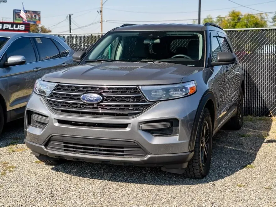 2021 Ford Explorer XLT photo 1