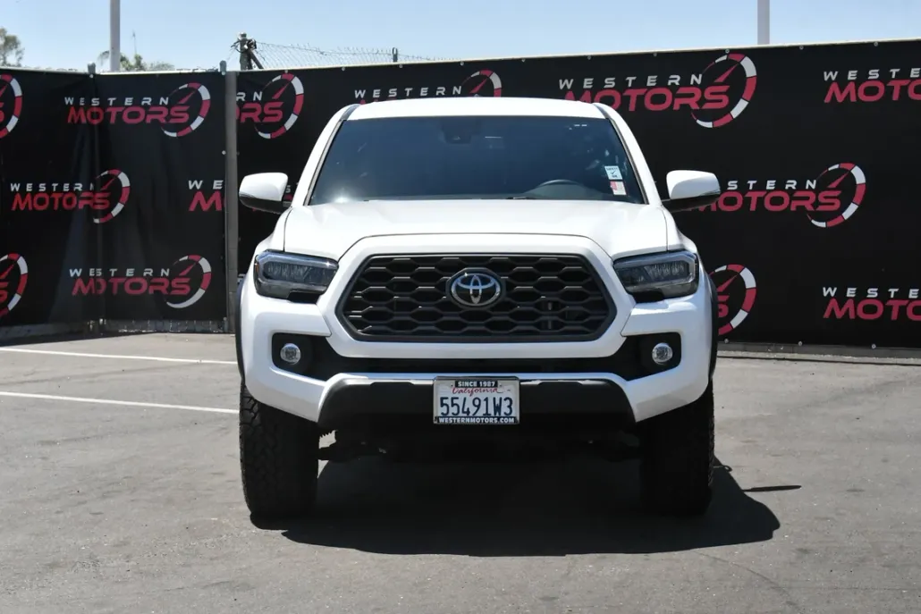 2023 Toyota Tacoma TRD Off-Road photo 1