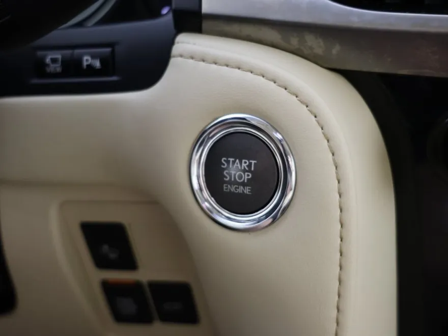 2017 Lexus LX 570 photo 18