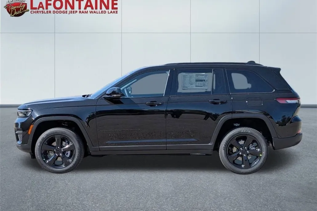 2025 Jeep Grand Cherokee Altitude photo 1