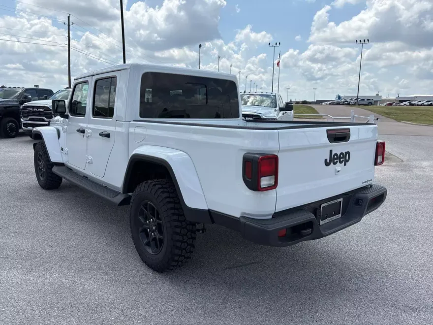 2025 Jeep Gladiator Sport photo 1