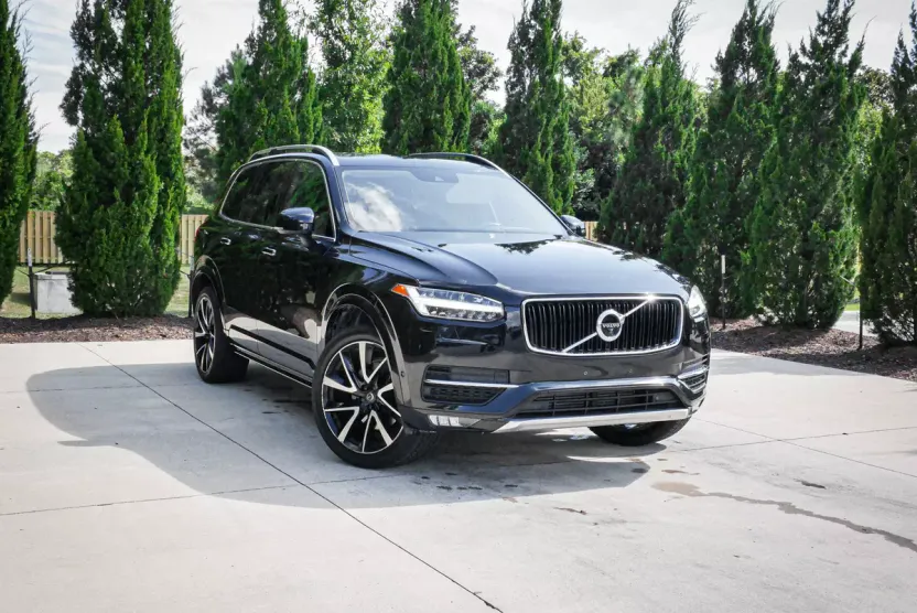 2019 Volvo XC90 Momentum photo 1