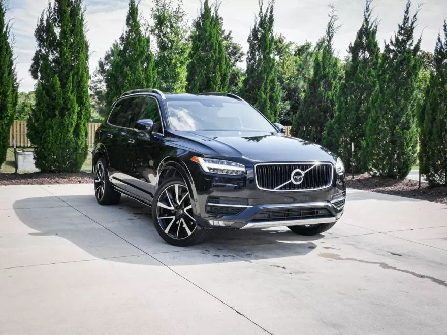 2019 Volvo XC90 Momentum photo 1