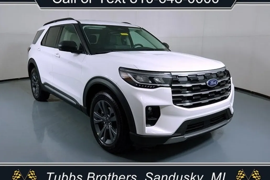 2025 Ford Explorer photo 1