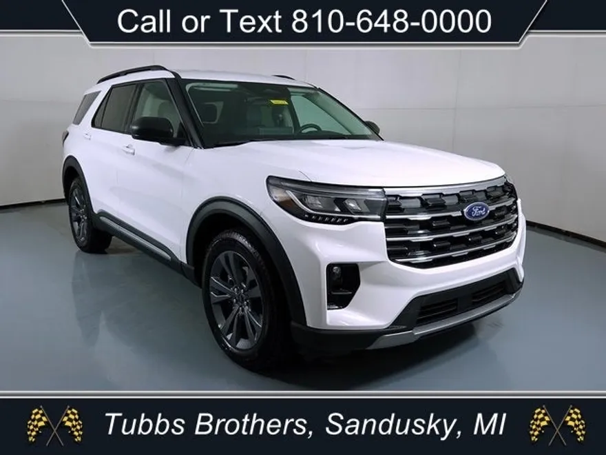2025 Ford Explorer photo 1