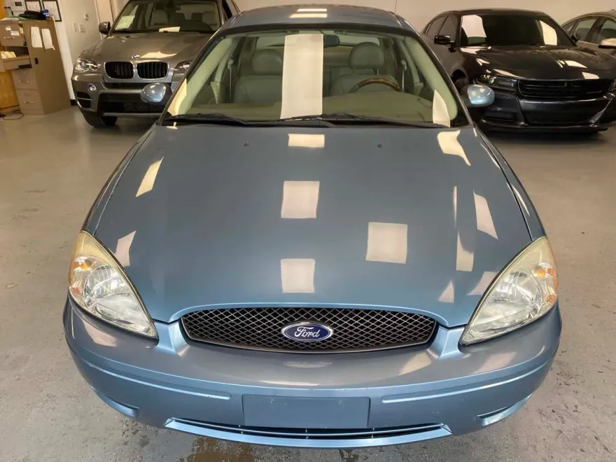 2005 Ford Taurus SEL photo 1
