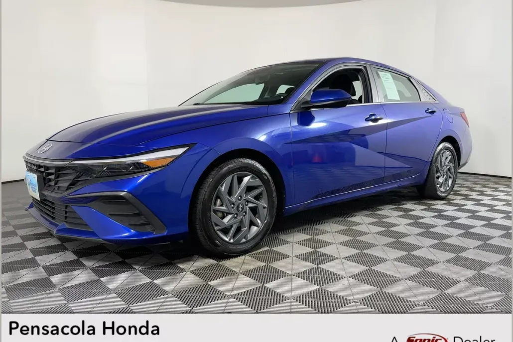 2024 Hyundai Elantra SEL photo 1