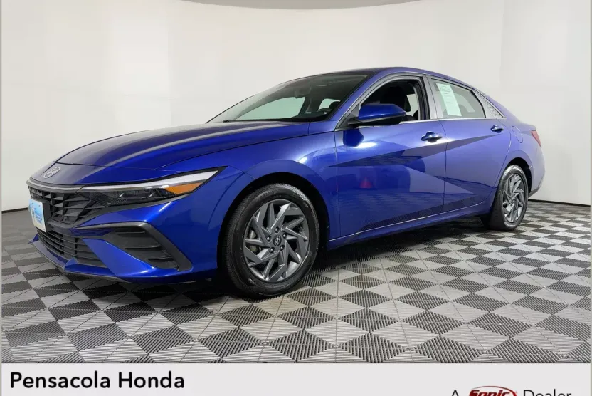 2024 Hyundai Elantra SEL photo 1
