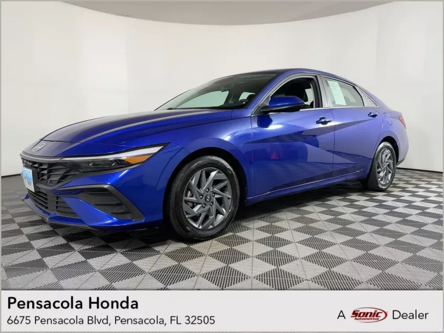 2024 Hyundai Elantra SEL photo 1