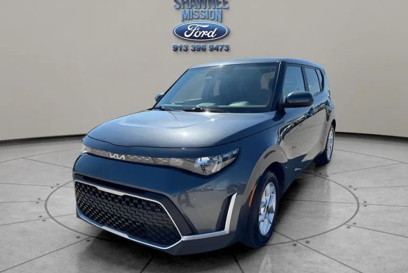 2023 Kia Soul LX photo 1