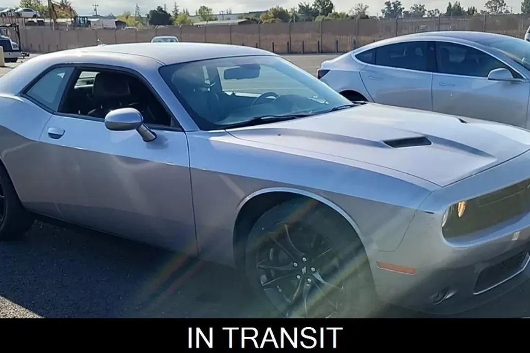2018 Dodge Challenger SXT Plus photo 1