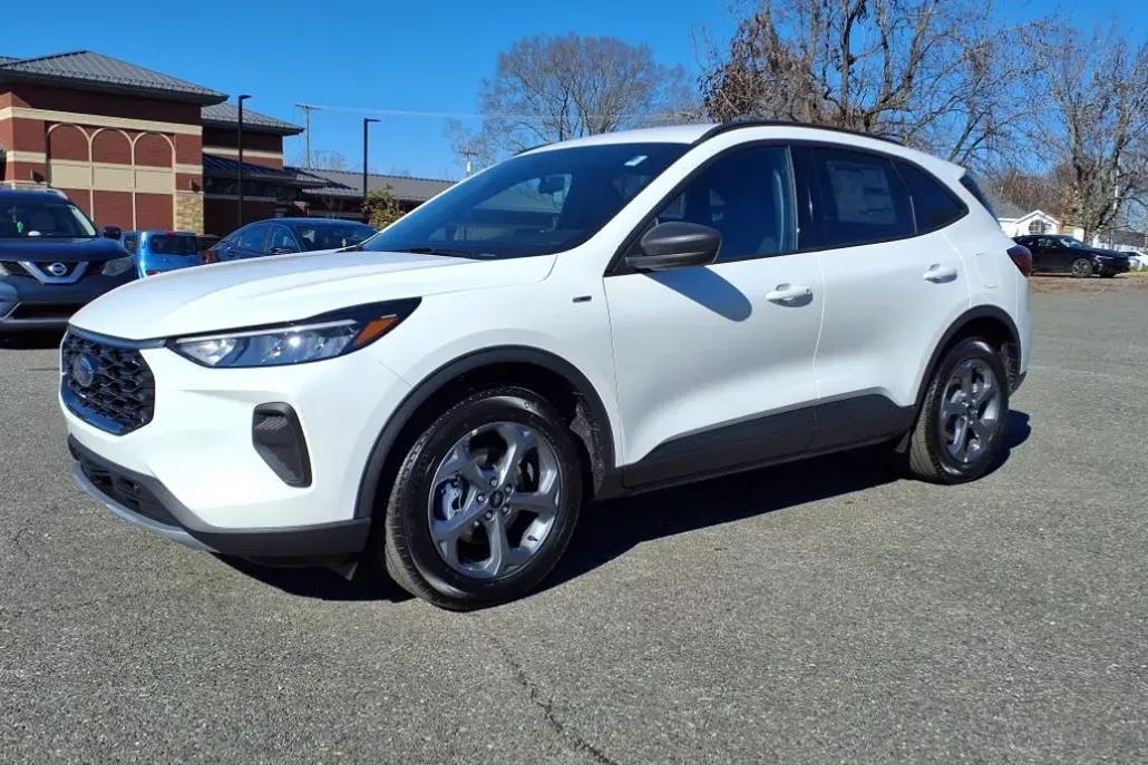 2025 Ford Escape ST-Line photo 1