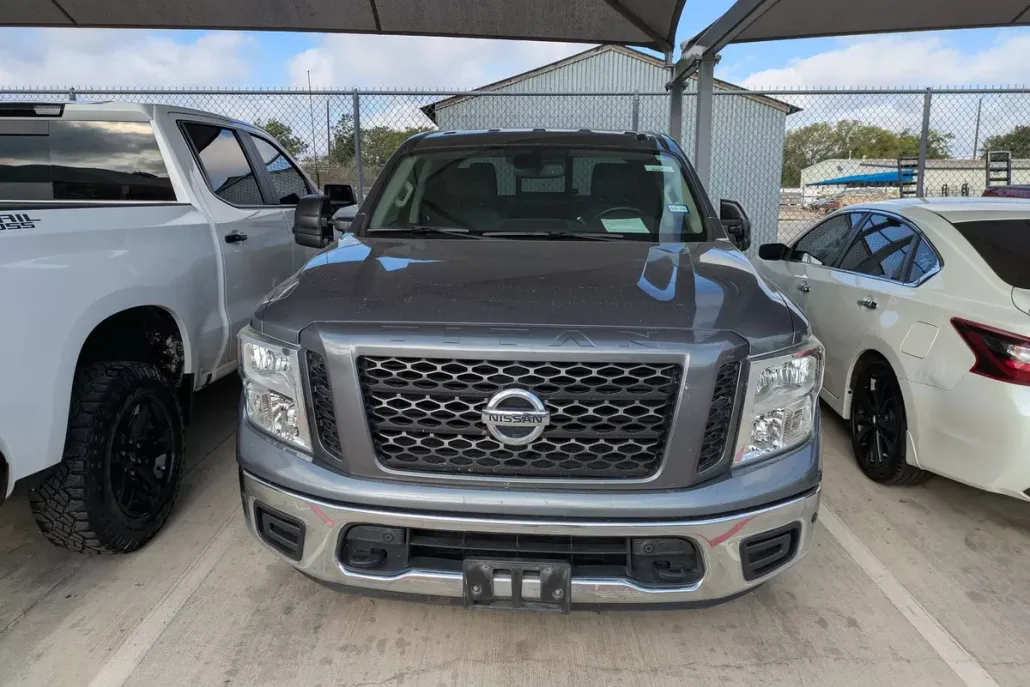 2019 Nissan Titan SV photo 1