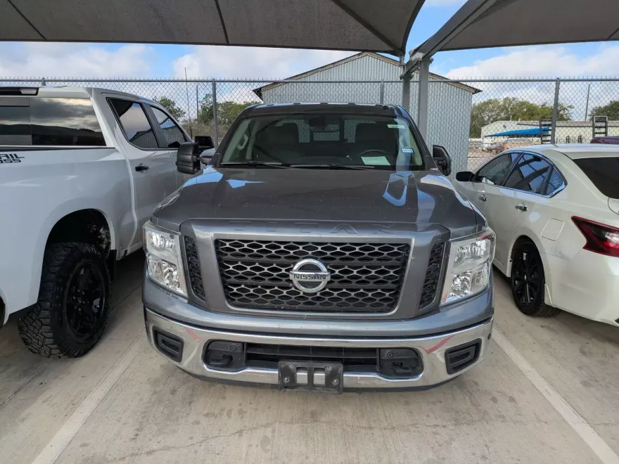 2019 Nissan Titan SV photo 1