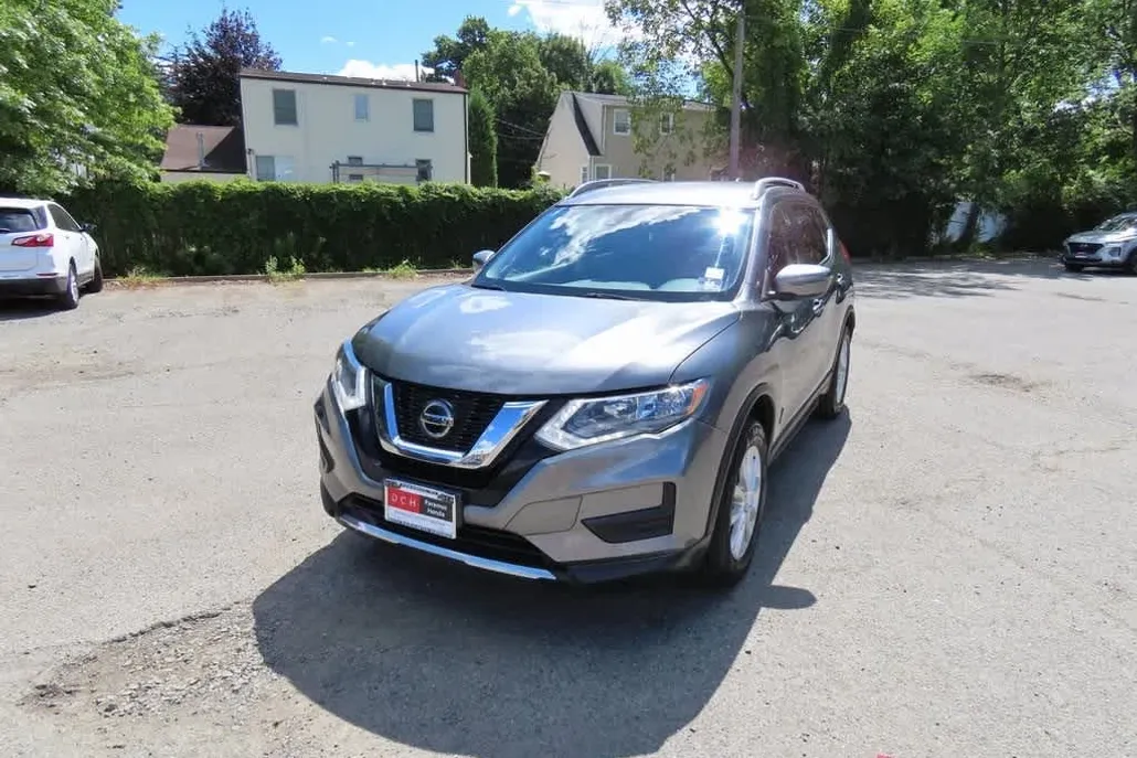 2019 Nissan Rogue SV photo 1