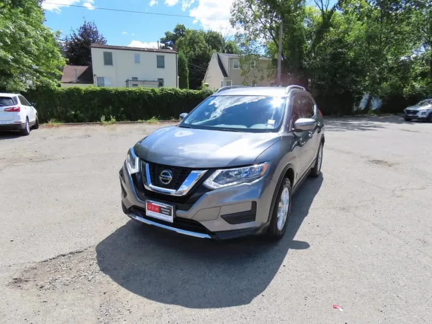 2019 Nissan Rogue SV photo 1