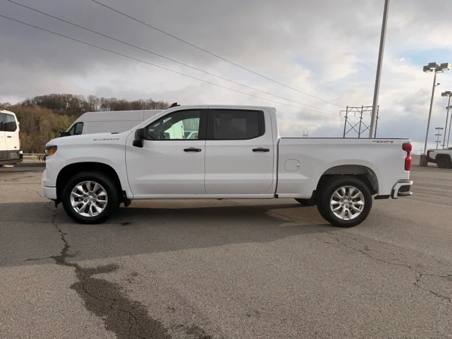 2023 Chevrolet Silverado 1500 Custom photo 1