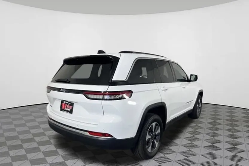 2022 Jeep Cherokee Limited 4xe photo 1
