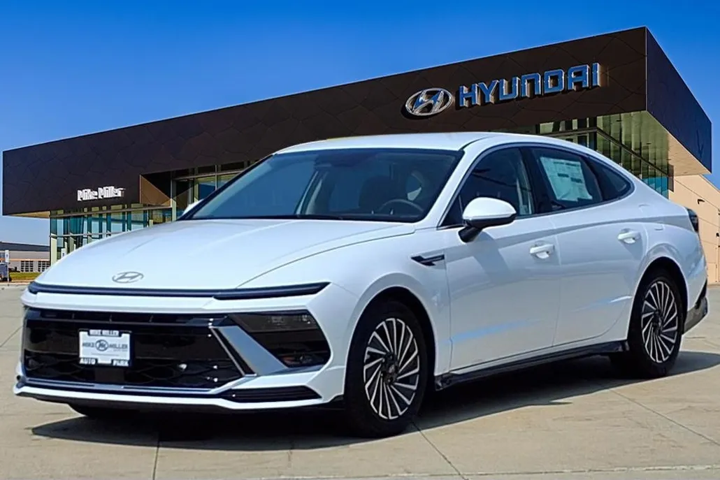 2025 Hyundai Sonata Hybrid SEL photo 1