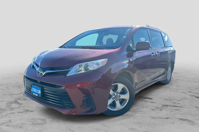 2020 Toyota Sienna LE photo 1