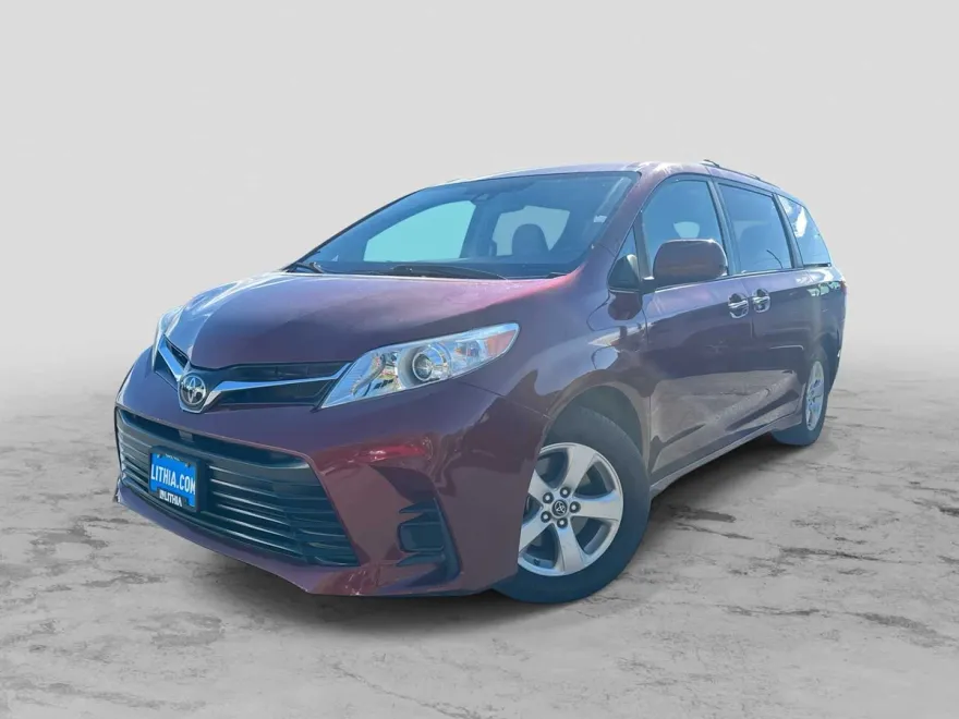 2020 Toyota Sienna LE photo 1