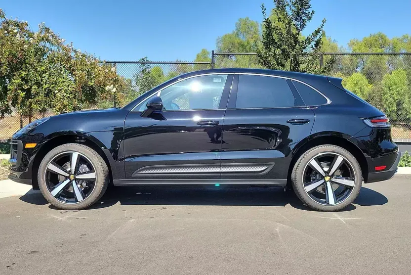 2026 Porsche Macan T photo 1