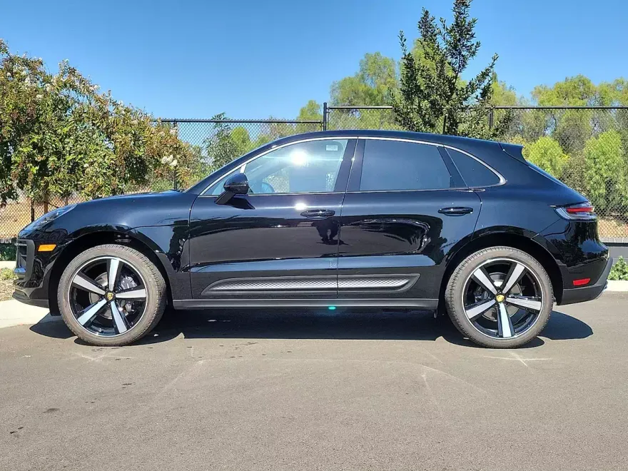 2026 Porsche Macan T photo 1