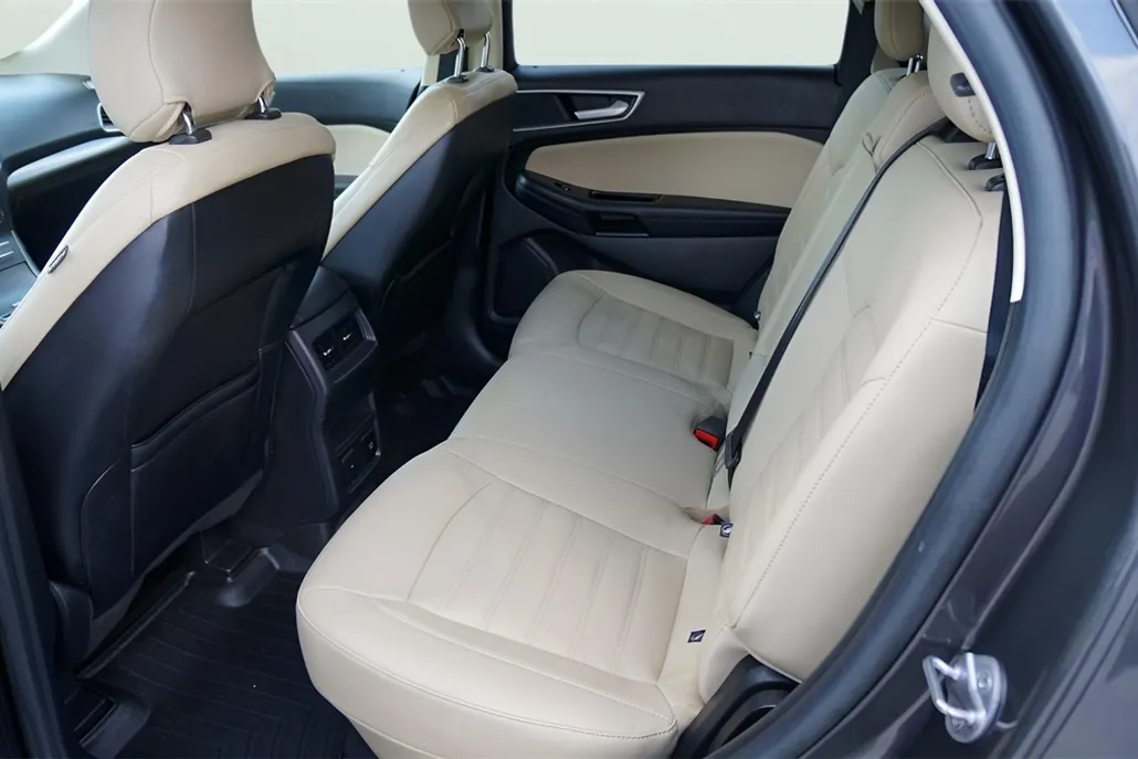 2019 Ford Edge SEL photo 1