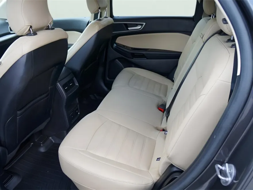 2019 Ford Edge SEL photo 1