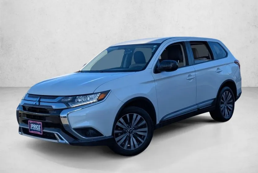 2019 Mitsubishi Outlander ES photo 1